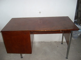 Дървено бюро с шкафче-Мебели и Обзавеждане