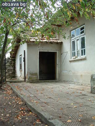 Стара каменна къща с открит изглед и стопански постройки | Къщи | Варна