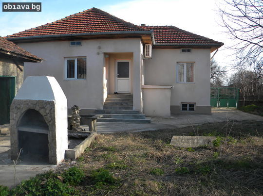Kъщата се намира на главиня път,обзаведена PVC дограма | Къщи | Плевен