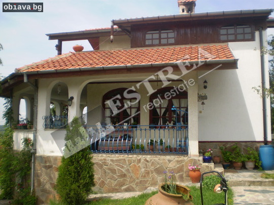 Дизайнерски обзаведена триетажна фамилна къща | Къщи | Варна