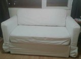 Двуместен разтегателен диван от ИКЕА- СПЕШНО-Мебели и Обзавеждане