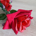 Изкуствена червена роза за декорация роза разцъфнала тройна-Дом и Градина