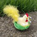 4613 Великденска украса Кокошка с яйца в гнездо, 6 см-Дом и Градина