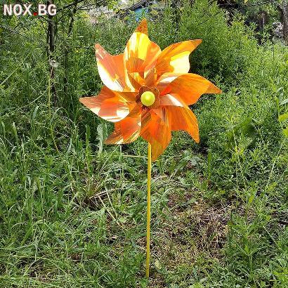 4750 Градинска вятърна въртележка с отразяващи неонови цвето | Дом и Градина | Добрич